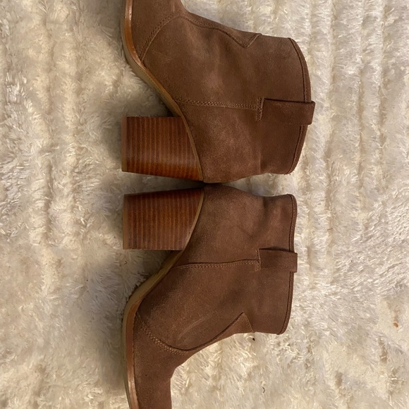 Splendid Shoes | Splendid Lakota Ankle Brown Booties Suede Western Block Heel - Picture 4 of 6